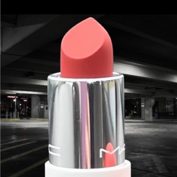 MAC Cosmetics Powder Kiss Lipstick in “In a Holidaze” New 1.5g no box - Picture 6 of 9